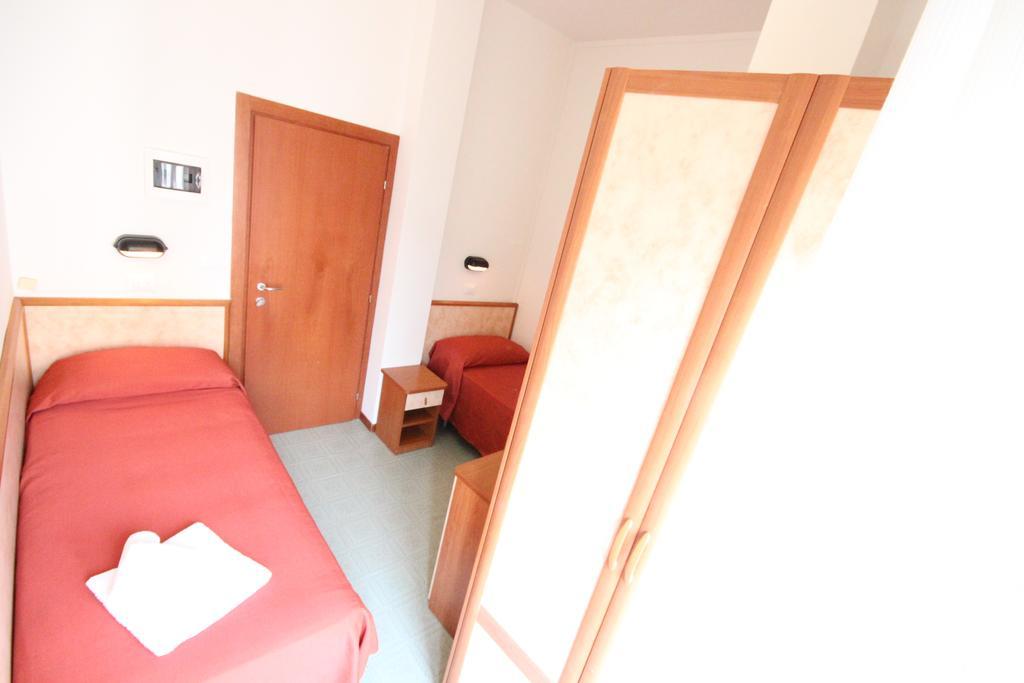 Hotel Merkury Torre Pedrera Værelse billede